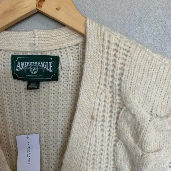 American Eagle Cream Cropped Cardigan Sweater Size Small Cable Knit NWT - Picture 7 of 15